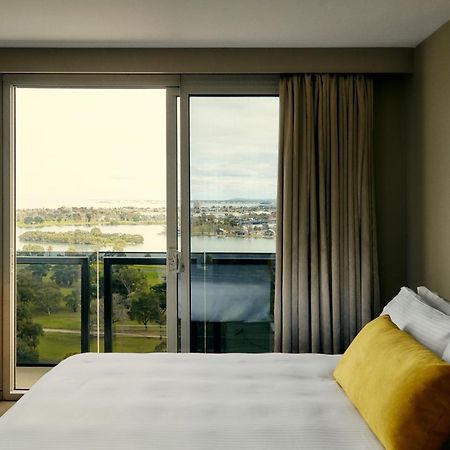 The Kinson Hotell Melbourne Exteriör bild A room at the hotel
