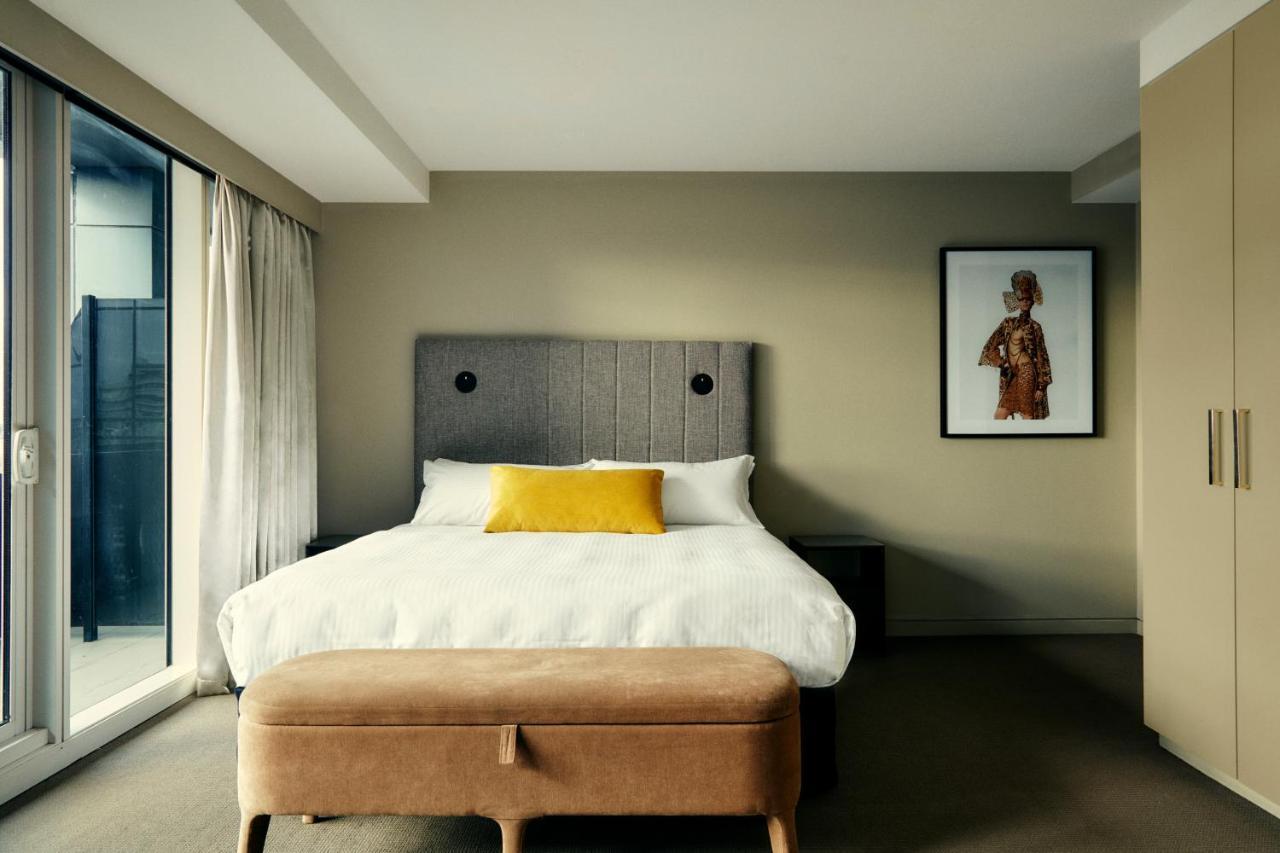 The Kinson Hotell Melbourne Exteriör bild A bedroom at the hotel