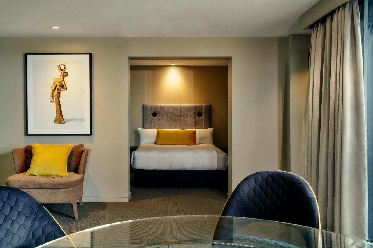 The Kinson Hotell Melbourne Exteriör bild A suite at the hotel