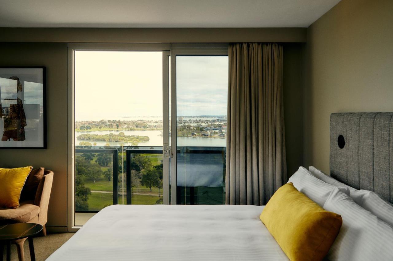 The Kinson Hotell Melbourne Exteriör bild A room at the hotel