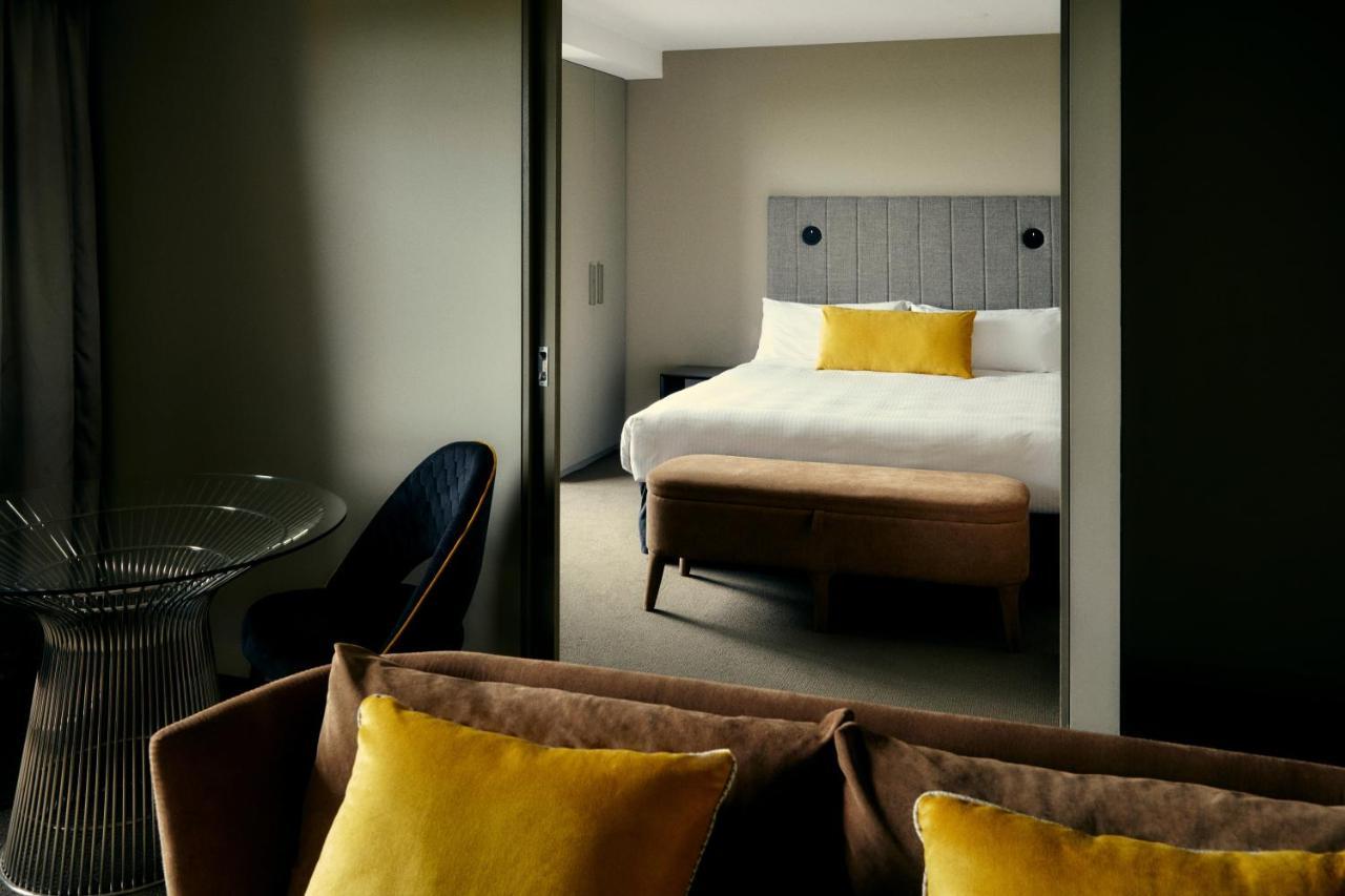 The Kinson Hotell Melbourne Exteriör bild A suite at the hotel