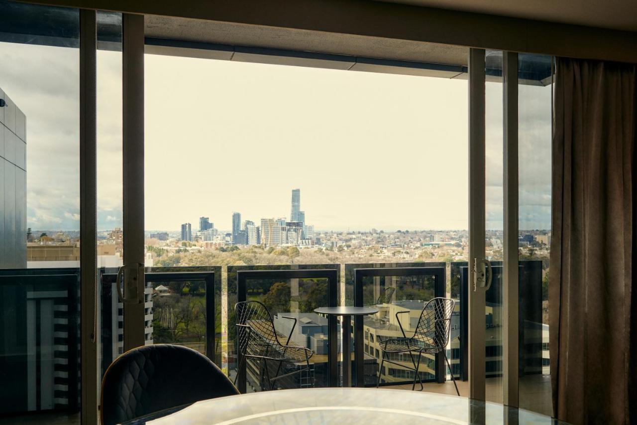 The Kinson Hotell Melbourne Exteriör bild View from a typical apartment
