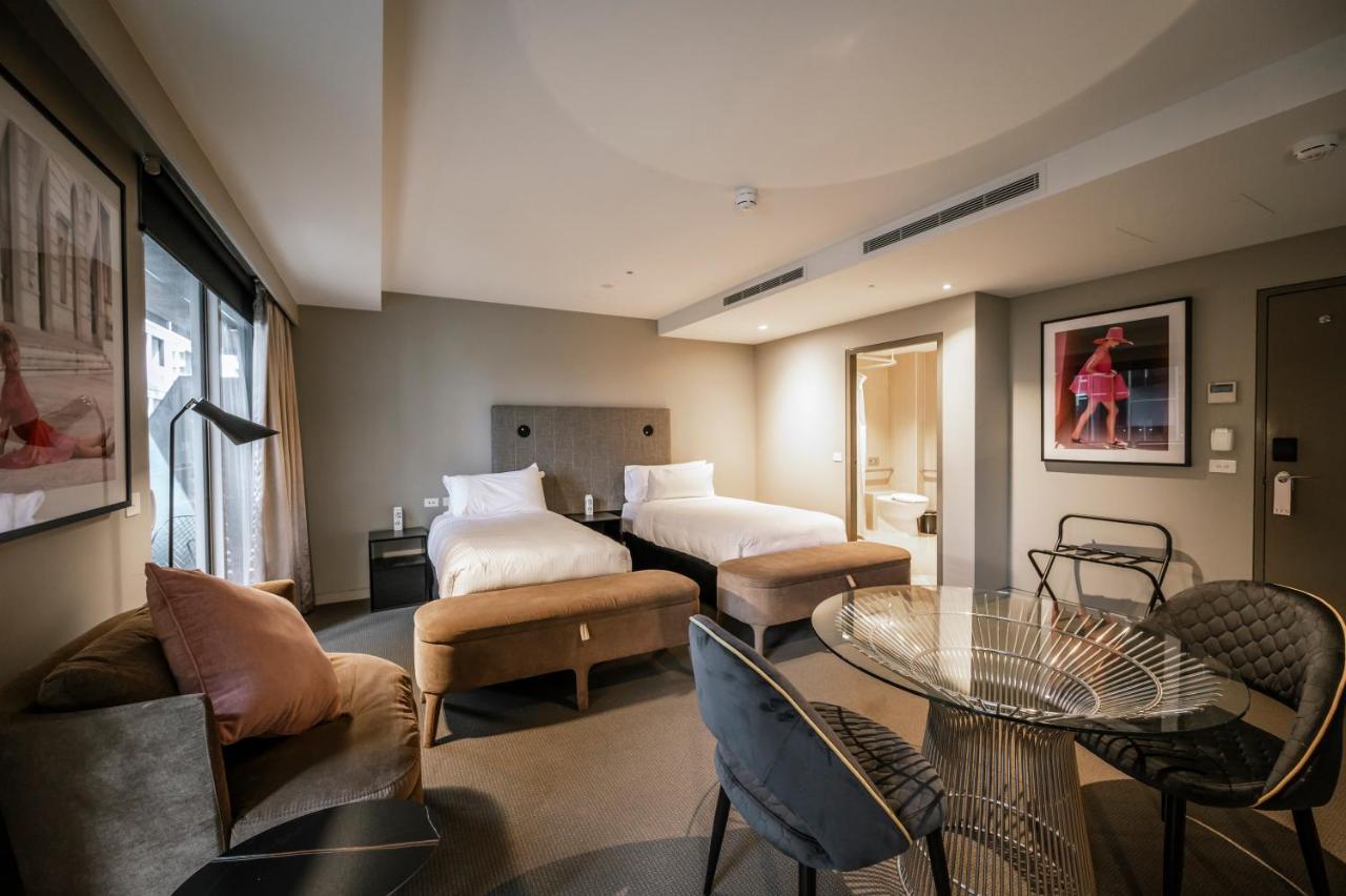 The Kinson Hotell Melbourne Exteriör bild A suite at the hotel
