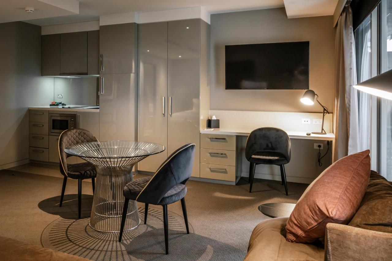 The Kinson Hotell Melbourne Exteriör bild A typical studio apartment