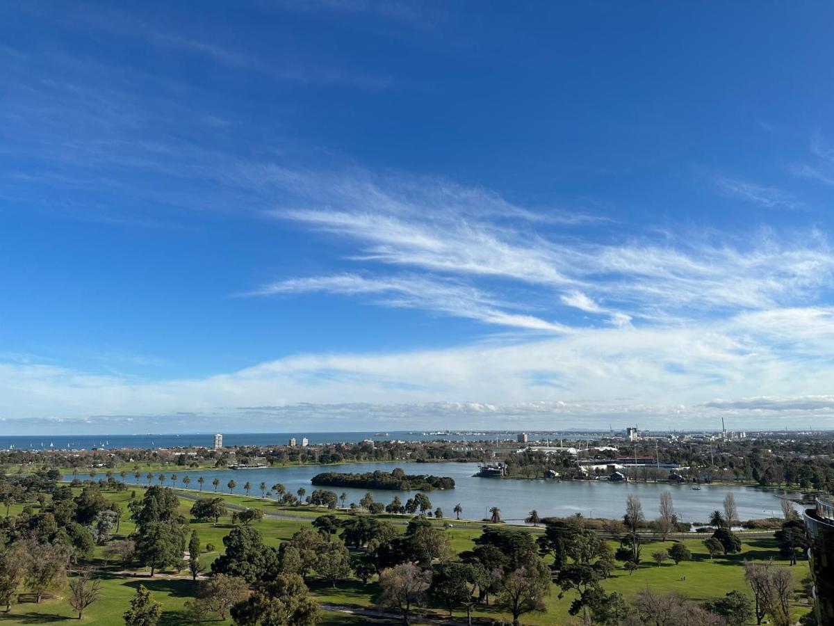The Kinson Hotell Melbourne Exteriör bild View of the Adelaide River from the Adelaide Oval